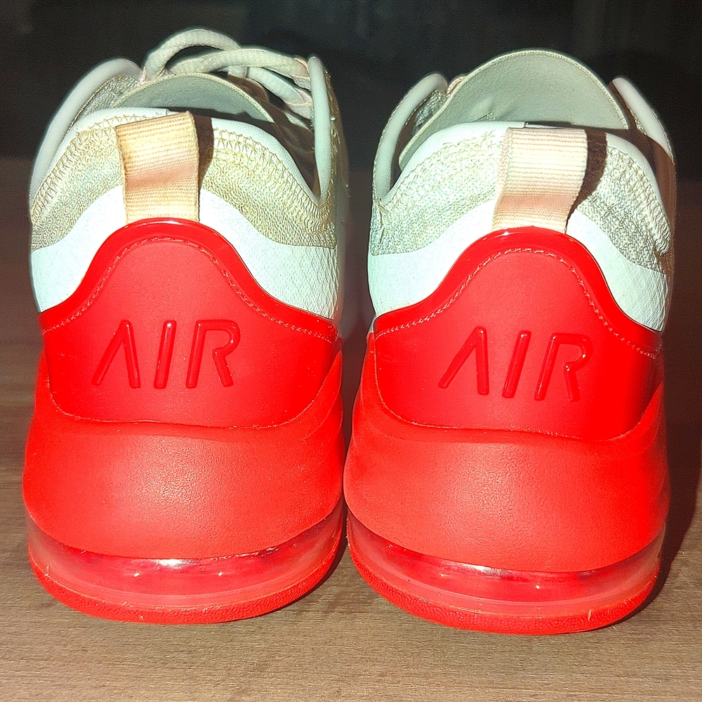 "Nike" Air Max Motion 2's, Women’s Size 9 (Men's 7 1/2)